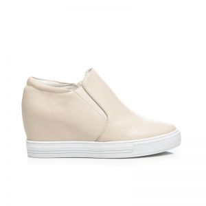 SLIP ONY NA KOTURNIE