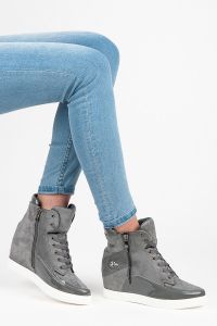 SZNUROWANE SNEAKERSY