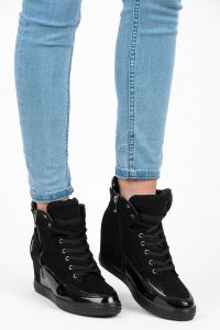 SZNUROWANE SNEAKERSY