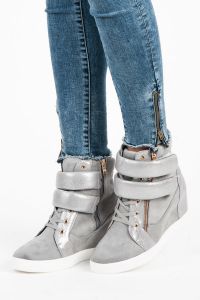 MODNE SNEAKERSY NA RZEPY