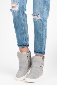 SNEAKERSY Z OZDOBNĄ SPRZĄCZKĄ