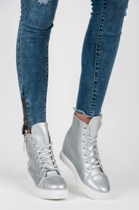 WIĄZANE SNEAKERSY