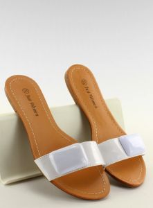 Klapki z paskiem 8293-60 White