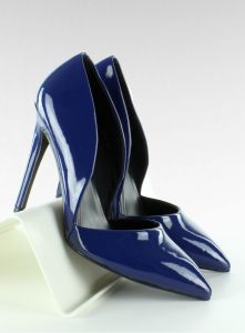 Lakierowane czółenka z wcięciami EE05 Blue