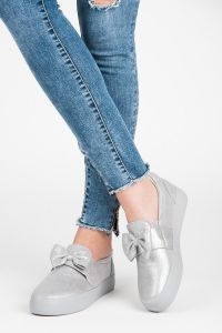 SLIP ONY NA PLATFORMIE Z KOKARDĄ