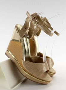 Eleganckie sandałki na wysokim koturnie 1018-N Beige