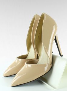 Lakierowane czółenka z wcięciami EE05 Beige