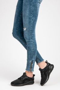 BUTY SPORTOWE DLA KOBIET