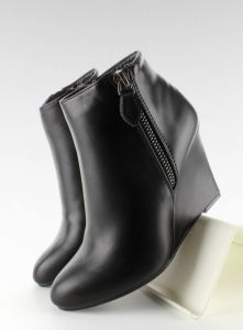 Botki na koturnie C212 Black
